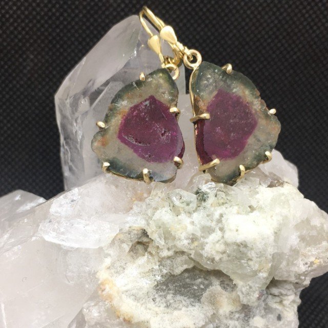 Náušnice z melonoveho turmalinu v 14-karatovom zlate