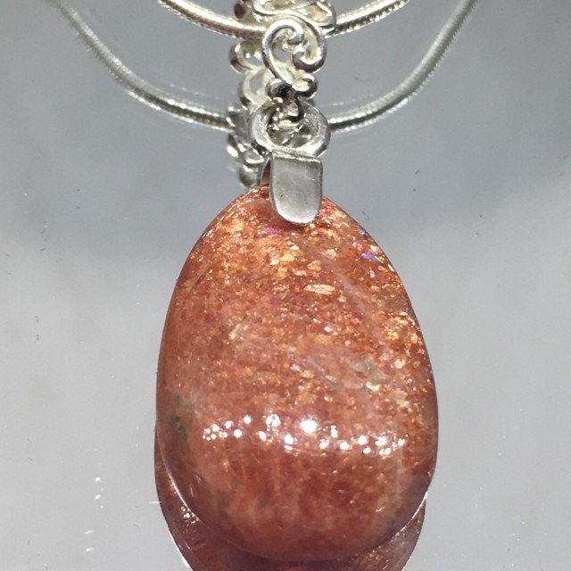 Prívesok zo slnečného kameňa v striebre 925/1000