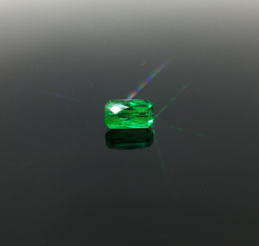 Smaragd z hlbokým zeleným odtieňom, 1.36 ct (GLA Certificat)