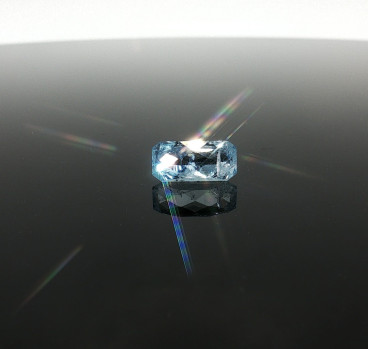 Akvamarín 1.98 ct, šachovnicový brus — kosoštvorce (checkerboard)